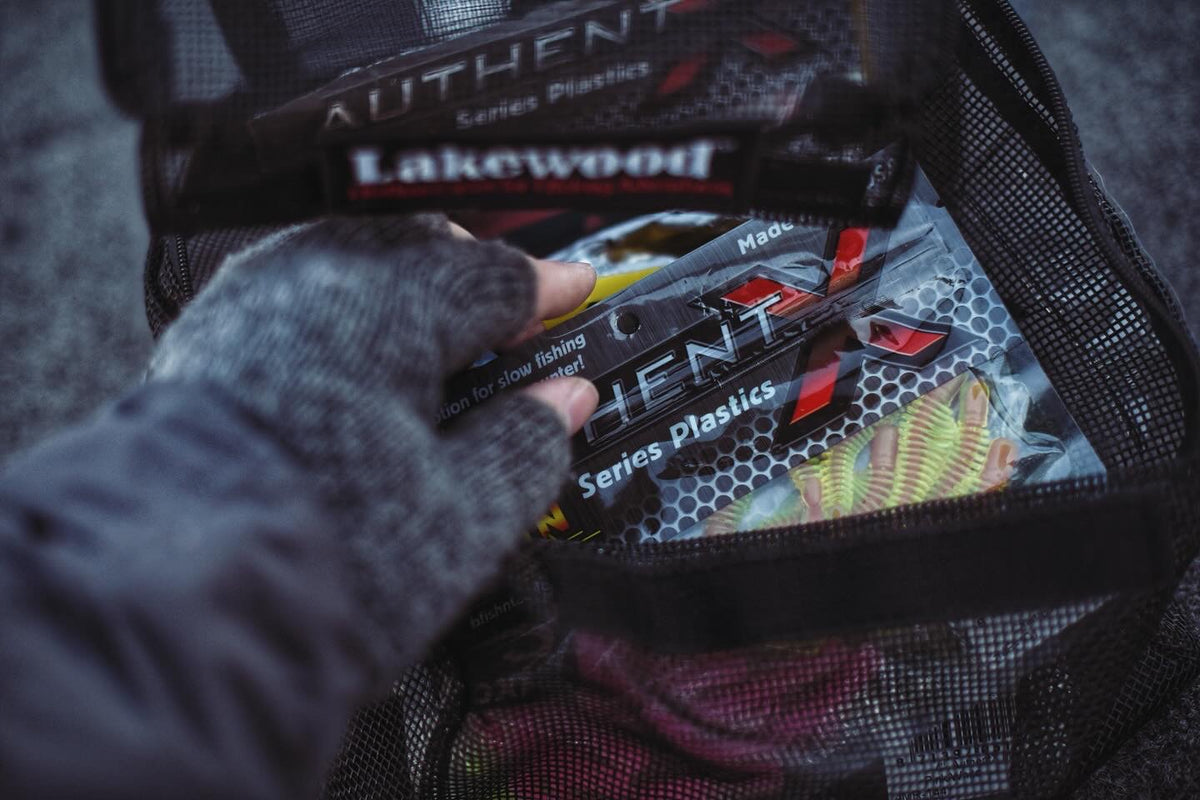 Keep all your baits, no matter the packaging, perfectly organized. Will hold baits that come in clam shell packaging. Perfect storage for those fishing plastics! Available in two sizes for your needs!