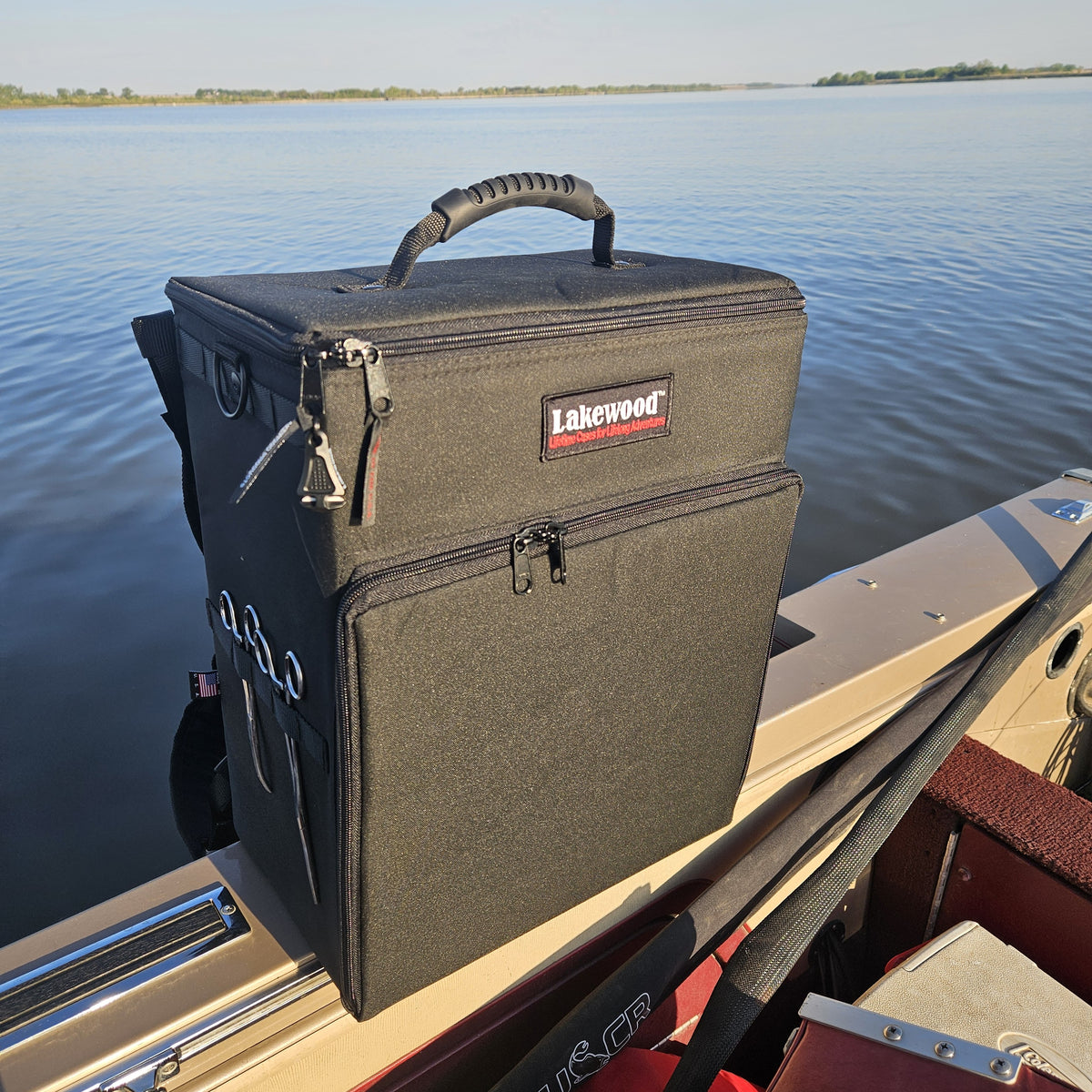 Lakewood Magnum Top Shelf Lakewood Tackle go-anywhere case for all types of fishing and for all seasons! Perfect for all species - walleye, bass, musky, salmon, and more! Holds six 3700 style boxes or three 3730 style storage boxes or mix and match (NOT INCLUDED) Optional Zippered side pockets (NOT INCLUDED). Made in the USA. Lifetime Warranty.