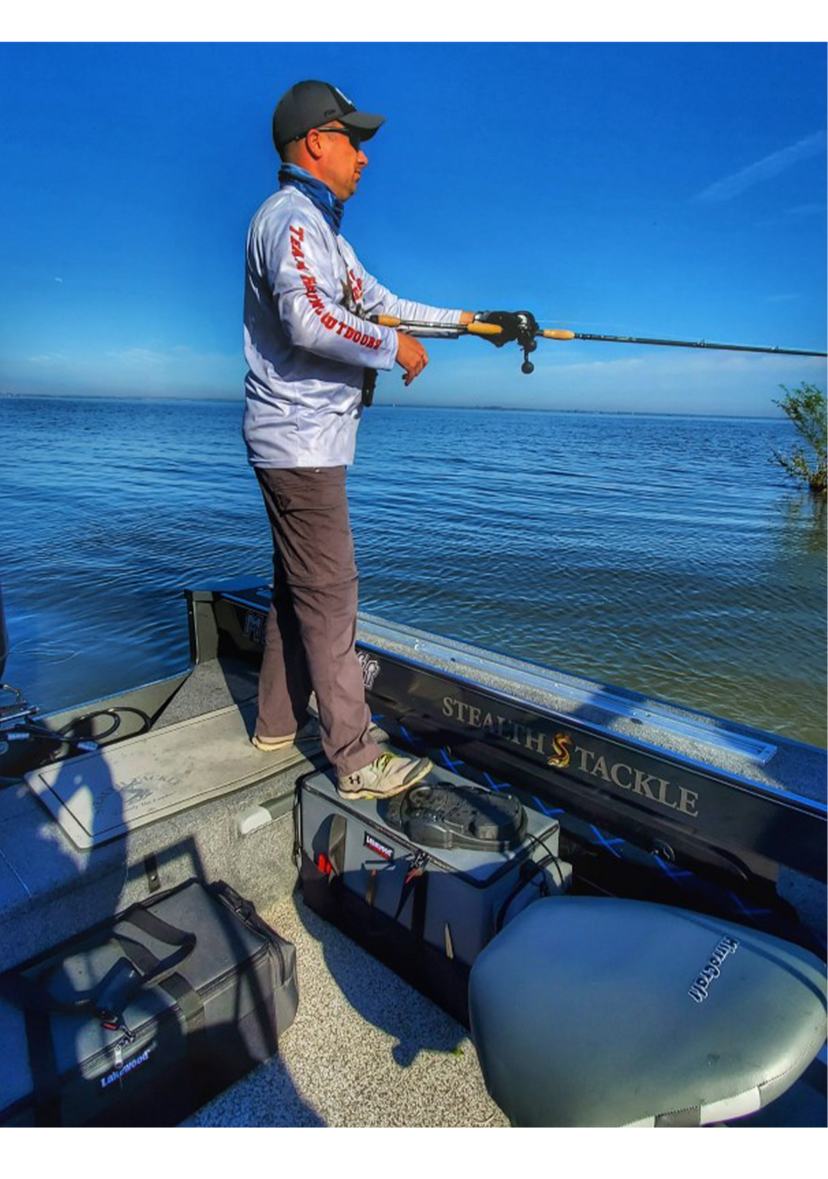 Lakewood Musky Medium Tackle Case for Musky/Pike and those larger baits. Also great for those larger swim baits! Floats when loaded! (when fully zipped) Made in the USA. Lifetime Warranty. Perfect fishing tackle storage solution!